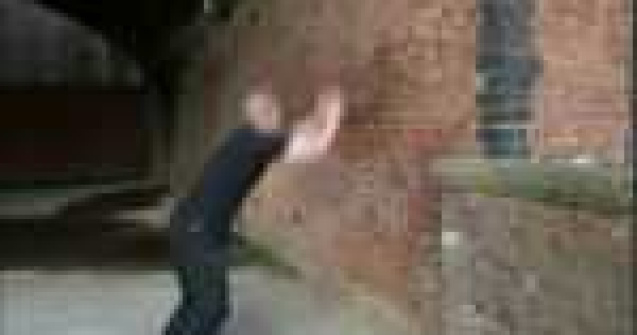 Vrei sa inveti sa practici parkour? Urmareste clipul de mai jos!