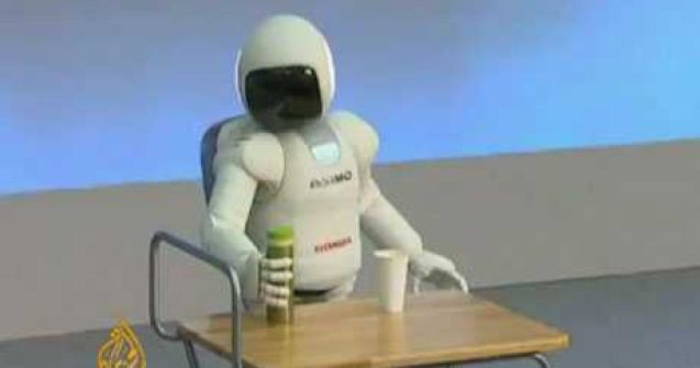 Honda ASIMO II: Cel mai inteligent robot de pana acum