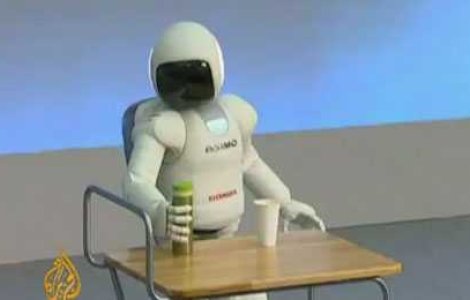 Honda ASIMO II: Cel mai inteligent robot de pana acum