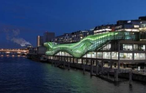  Top  'Sarpele verde de pe Sena' - Cladirea Institutului Francez de Moda