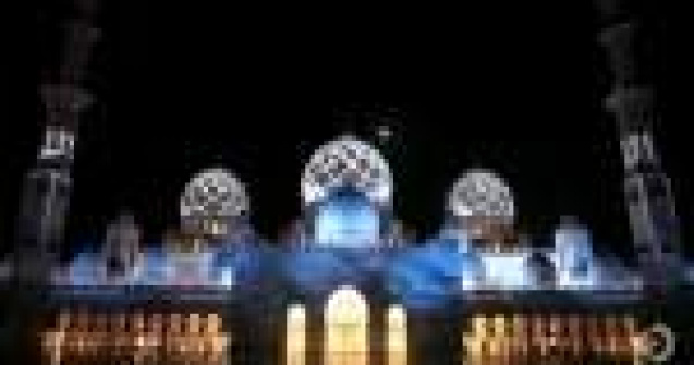 Video: Proiectii 3D impresionante pe 'casa lui Allah'