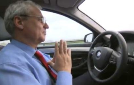 BMW Prezinta masina care conduce singura