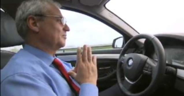 BMW Prezinta masina care conduce singura