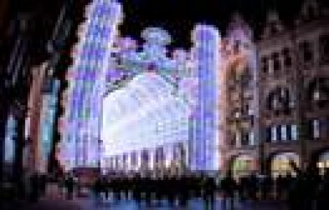 O catedrala, 55.000 de LED-uri si un festival. Spectaculos!
