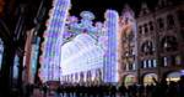 O catedrala, 55.000 de LED-uri si un festival. Spectaculos!