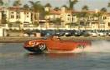 Ia-ti asa ceva daca vrei sa 'zbori' si pe apa si pe sosea: un Corvette special