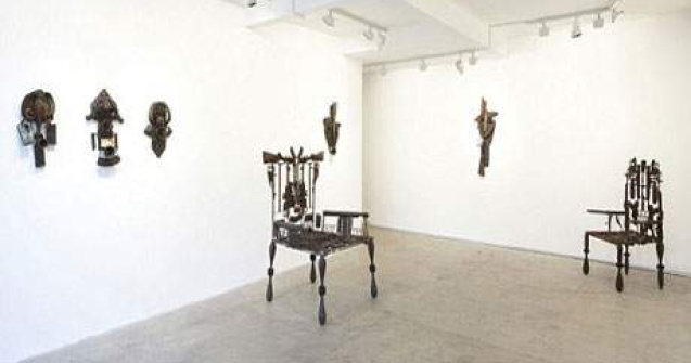 'M-am asezat pe patul pustii': armele care se transforma in arta