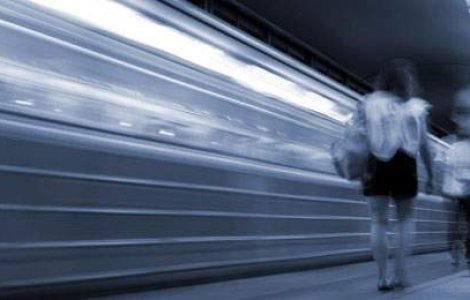 Arta in miscare: proiectii video in tunelul de metrou