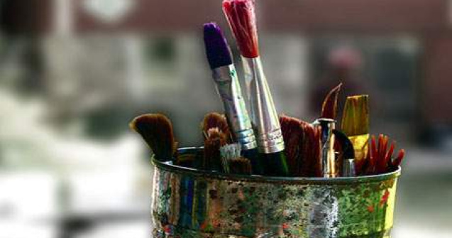 Picturi cu varful degetelor. Artistul care picteaza orice in doar trei minute