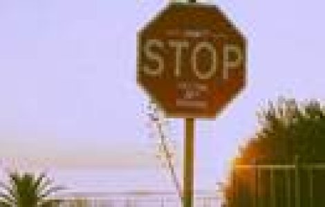 Deturnarea semnelor STOP: un proiect super creativ