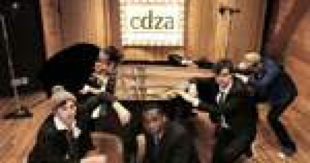 1 pian, 7 pianisti si mult talent