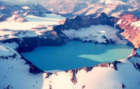  Top  12 lacuri vulcanice deosebit de frumoase