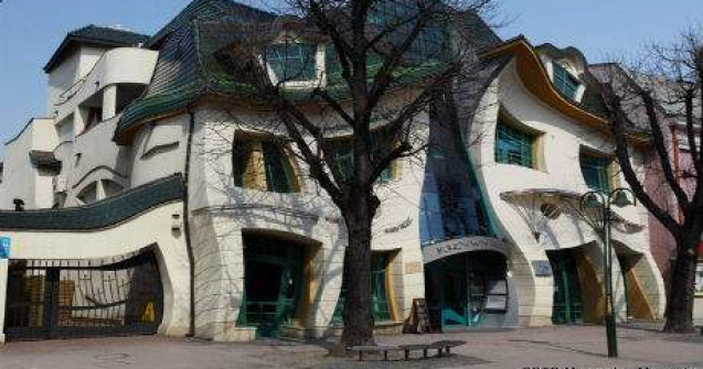 Ciudatenii arhitecturale: casa stramba