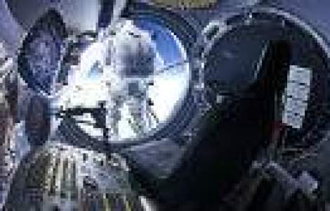 In cadere libera de la marginea spatiului