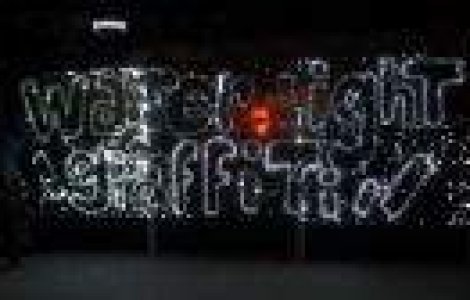 Experiment artistic - o noua forma de graffiti: lichid