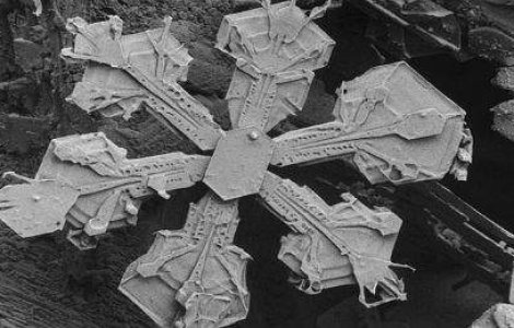 25 de imagini incredibile ale fulgilor de zapada