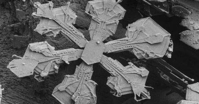 25 de imagini incredibile ale fulgilor de zapada