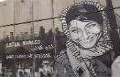 Portret controversat din 3.500 de rujuri