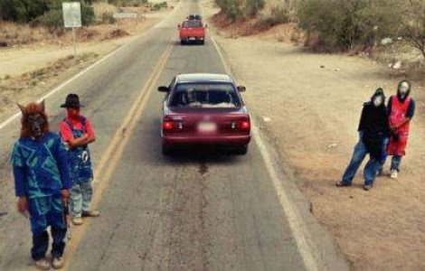 Traim intr-o lume bizara: 30 de imagini hilare surprinse de Google Street View