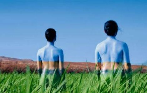 Cand omul se contopeste cu natura: 15 camuflaje suprarealiste