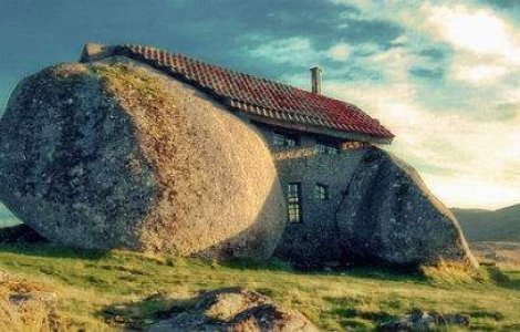  Top  Aberatii arhitecturale: cele mai bizare cladiri din lume