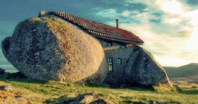  Top  Aberatii arhitecturale: cele mai bizare cladiri din lume