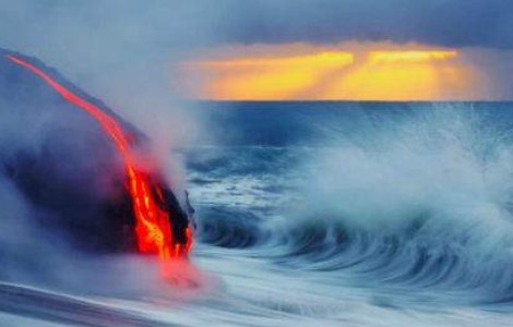 In mijlocul marii de foc: un spectacol vulcanic EPIC