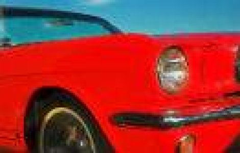 Uita-te de doua ori! Masina construita din corpuri umane pictate