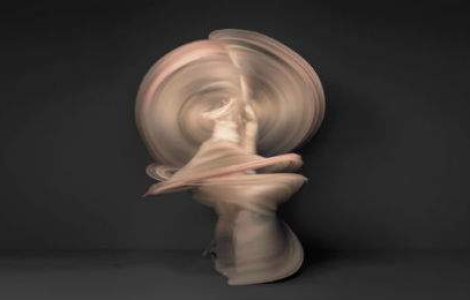 Goliciune abstracta: 9 nuduri neconvenionale