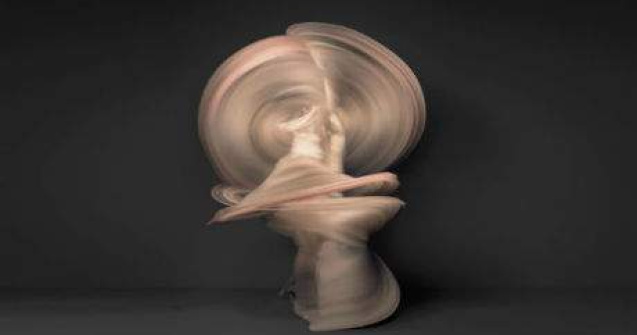 Goliciune abstracta: 9 nuduri neconvenionale