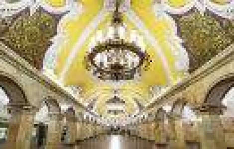 Statiile de metrou din Moscova arata ca un palat subteran