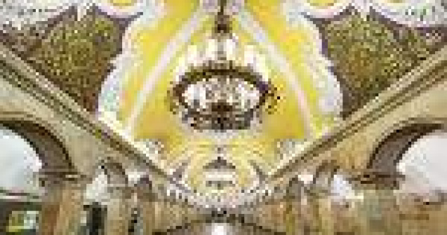 Statiile de metrou din Moscova arata ca un palat subteran