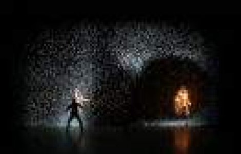 Cand arta si tehnologia isi dau mana: cel mai frumos dans