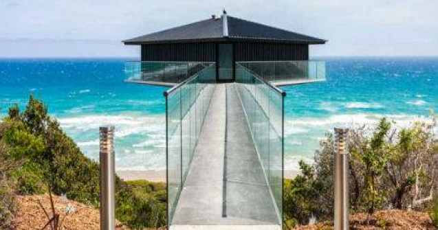 Casa care pluteste deasupra marii - o iluzie fascinanta