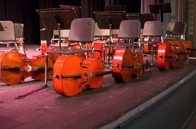 [Video] Un cunoscut dirijor a MURIT pe scena, in timpul unui concert