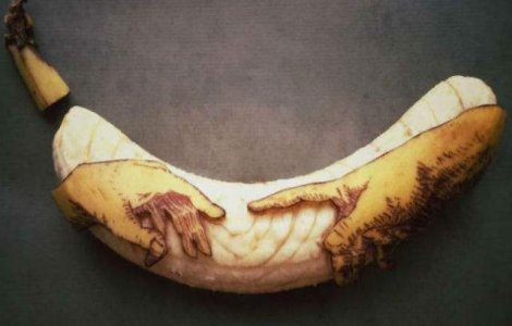 Adevarate opere de arta! Acest artist transforma bananele in sculpturi