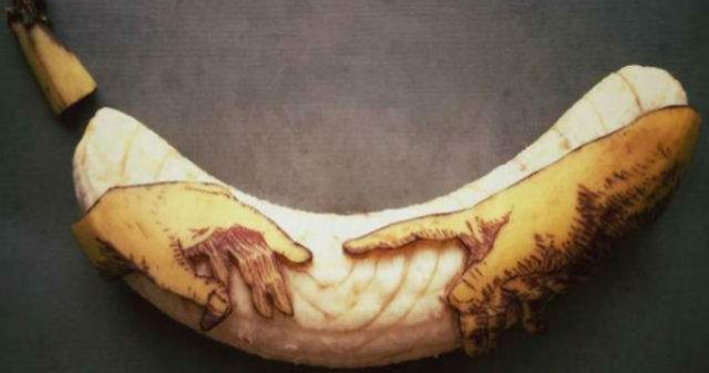 Adevarate opere de arta! Acest artist transforma bananele in sculpturi
