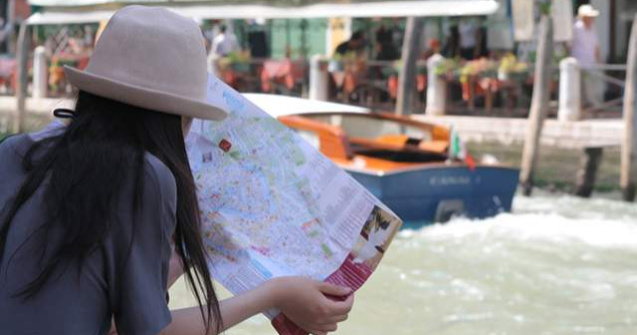 Aproape 30.000 de romani merg in minivacante de Valentine`s Day