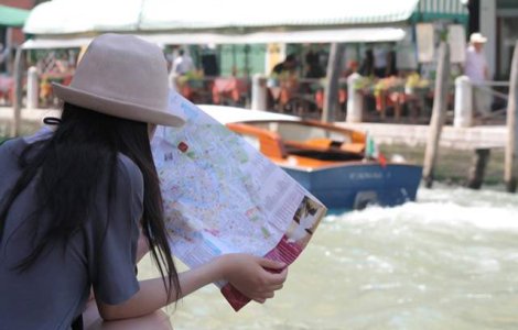 Aproape 30.000 de romani merg in minivacante de Valentine`s Day