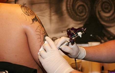 Istoria tatuajelor in Romania, dezbatuta la Palatul Sutu din Bucuresti