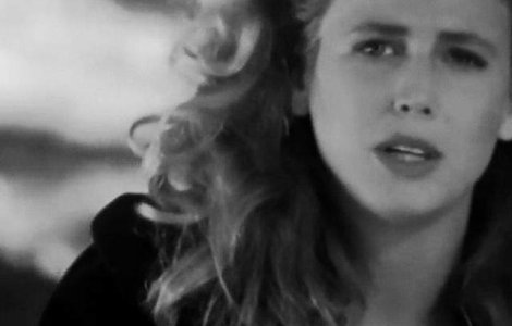  Video  Cantareata Sophie B. Hawkins va deveni mama la varsta de 50 de ani