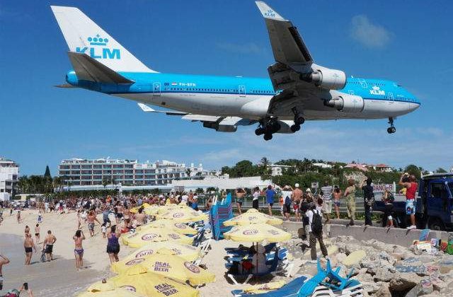 Cum se vede aterizarea pe cel mai periculos aeroport din lume, din cabina pilotilor