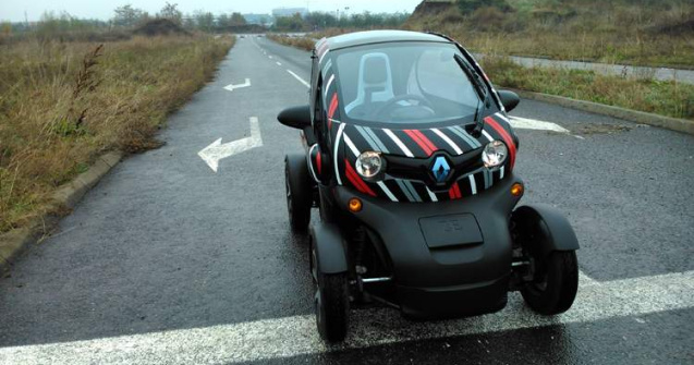 Renault Twizy - Test Drive - Viitorul curenteaza putin