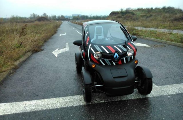 Renault Twizy - Test Drive - Viitorul curenteaza putin