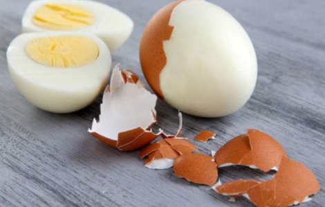  Video  Cum sa decojesti un ou fiert in doar cateva secunde