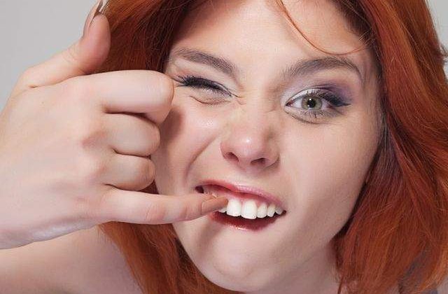 Codul bunelor maniere: Opt lucruri pe care sa nu le faci NICIODATA in PUBLIC