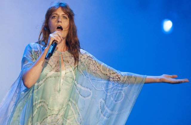 Opreste-te din ce faci acum si urmareste noul clip al lui Florence + The Machine