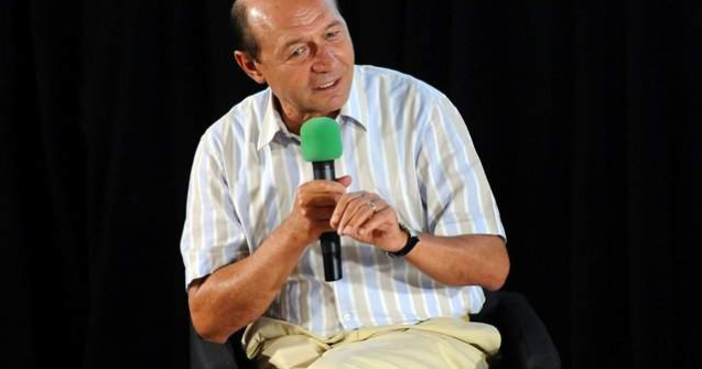 Traian Basescu isi ia in primire biroul de la sediul PMP