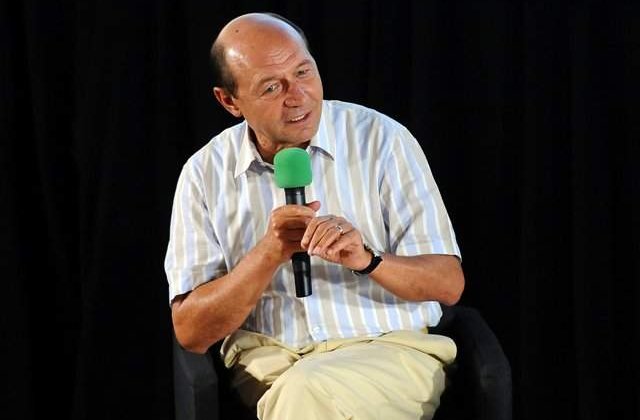 Traian Basescu isi ia in primire biroul de la sediul PMP