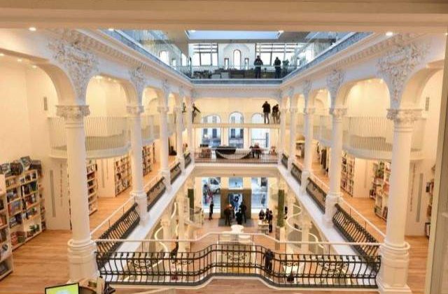 Carturesti Carusel: O librarie cu circa 10.000 de volume intr-o cladire-monument